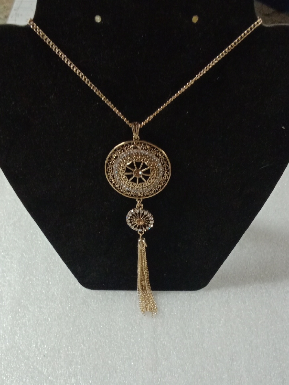 Gold Tone -Rhinestone Necklace #A439
